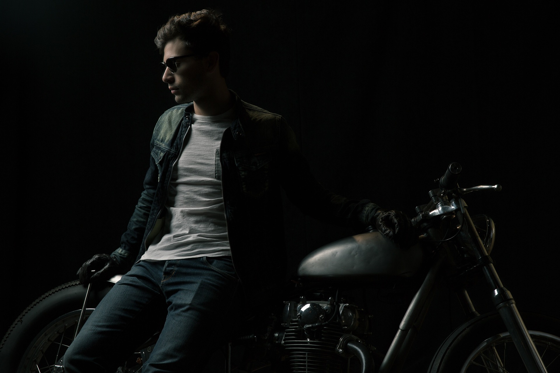 Mann an Motorrad