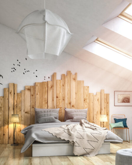 Gemütliches Schlafzimmer mit viel Holz im Dachgeschoss