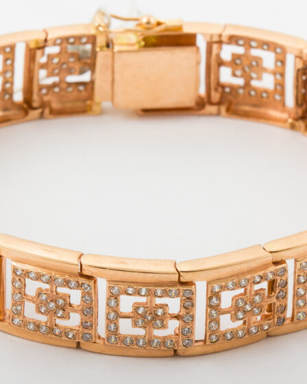 Goldene Armbänder