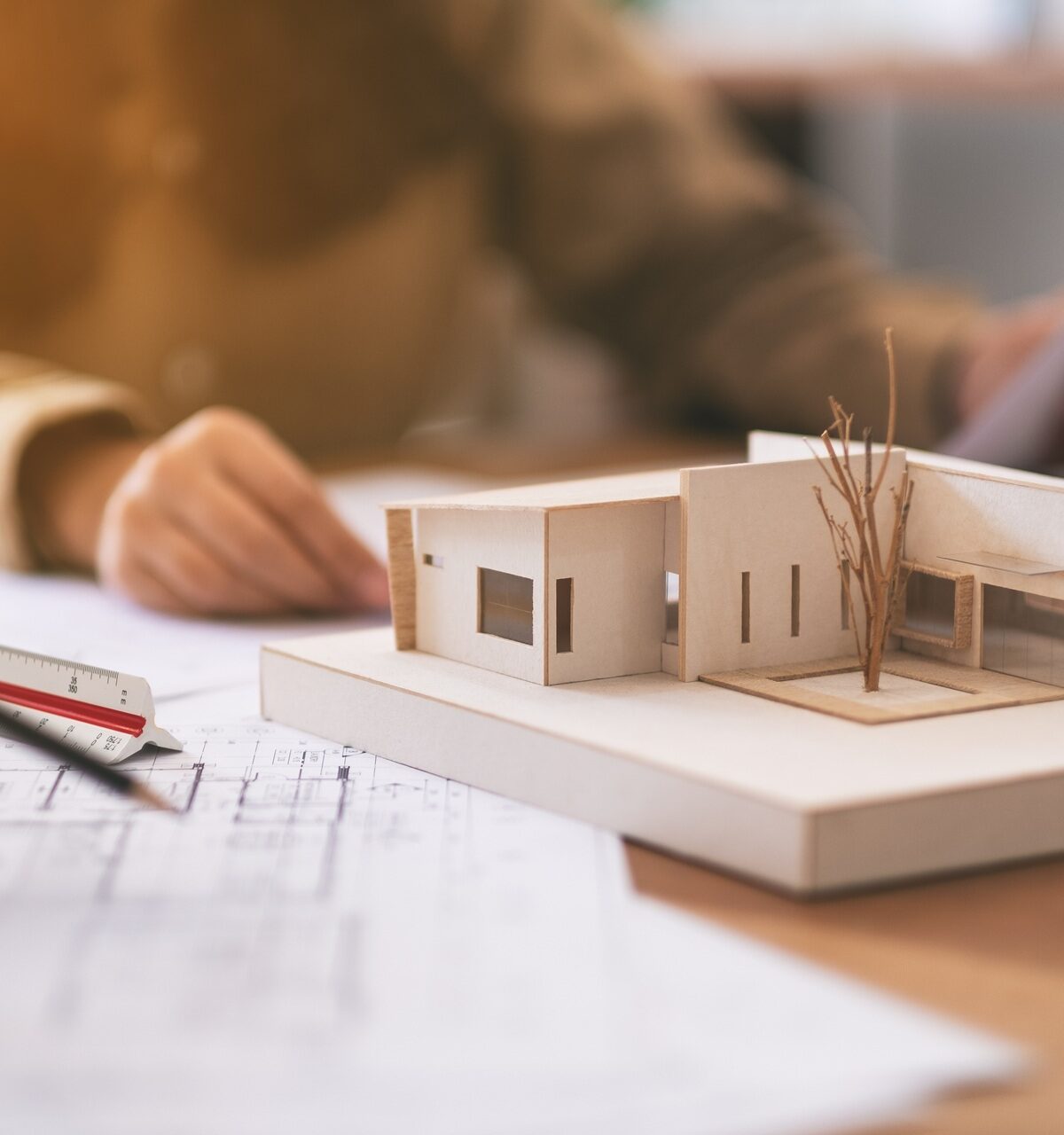 Architektenmodell eines modernen Einfamilienhauses | Photovoltaik Großhandel Deutschland