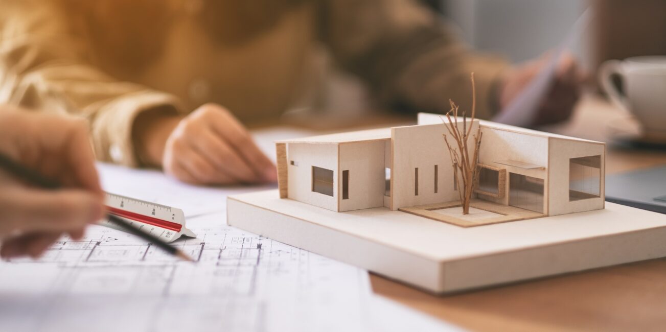 Architektenmodell eines modernen Einfamilienhauses | Photovoltaik Großhandel Deutschland