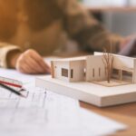 Architektenmodell eines modernen Einfamilienhauses | Photovoltaik Großhandel Deutschland